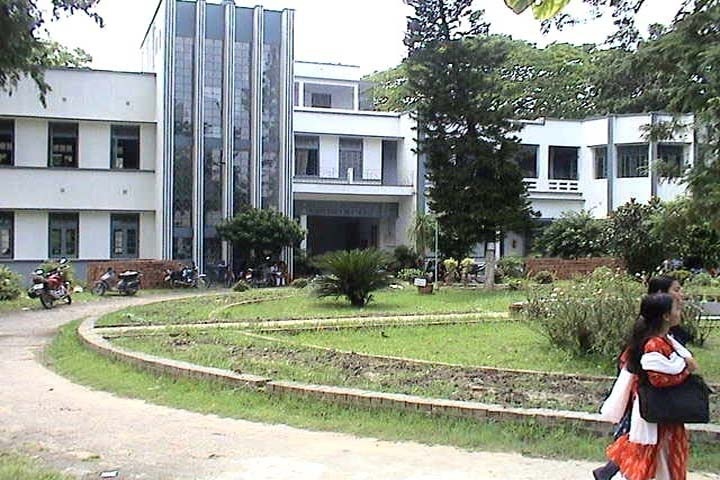 https://cache.careers360.mobi/media/colleges/social-media/media-gallery/14517/2021/4/23/Campus view of Berhampore Girls College Murshidabad_Campus-view.jpg